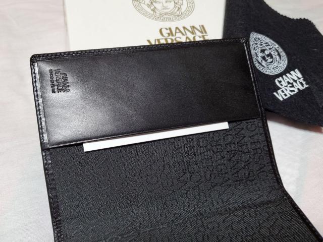 正規新古 ヴェルサーチ メデューサロゴ ミニマル レザーブックカバー黒 名刺○カードケース アイコンエンブレム クラシック 付属有 < ブランド  正規新古 ヴェルサーチ メデューサロゴ ミニマル レザーブックカバー黒 名刺○カードケース アイコンエンブレム クラシック 付属有 < ブランドの