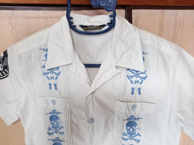 美品☆AVIREXレディースS☆半袖開襟シャツ(薄い水色地×水色スカル刺繍) < ブランド 美品☆AVIREXレディースS☆半袖開襟シャツ(薄い水色地×水色スカル刺繍) < ブランドの