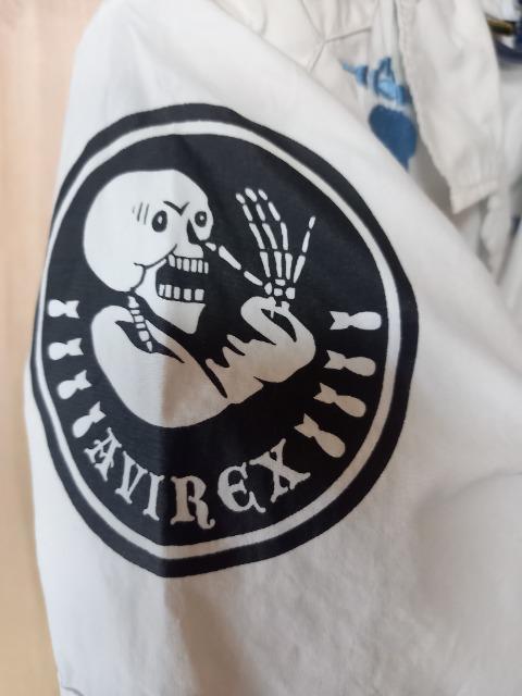 美品☆AVIREXレディースS☆半袖開襟シャツ(薄い水色地×水色スカル刺繍) < ブランド 美品☆AVIREXレディースS☆半袖開襟シャツ(薄い水色地×水色スカル刺繍) < ブランドの