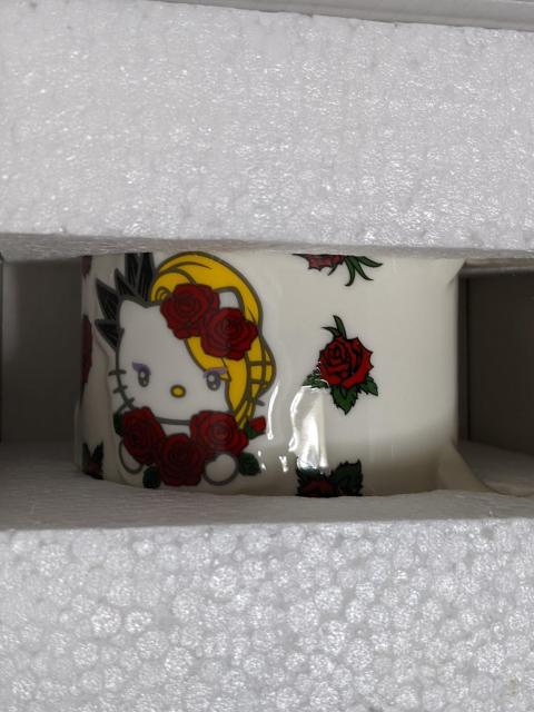 ヨシキティ yoshikittyくじ レリーフマグ(ホワイト) サンリオくじ 薔薇  マグカップ < おもちゃ  ヨシキティ yoshikittyくじ レリーフマグ(ホワイト) サンリオくじ 薔薇  マグカップ < おもちゃの
