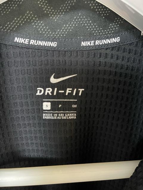 サイズS ナイキ ワイルドラン エレメント ランニング トップ 防寒 薄手フリース ブラック NIKE ナイキ 上下セット 黒 < ブランド サイズS ナイキ ワイルドラン エレメント ランニング トップ 防寒 薄手フリース ブラック NIKE ナイキ 上下セット 黒 < ブランドの