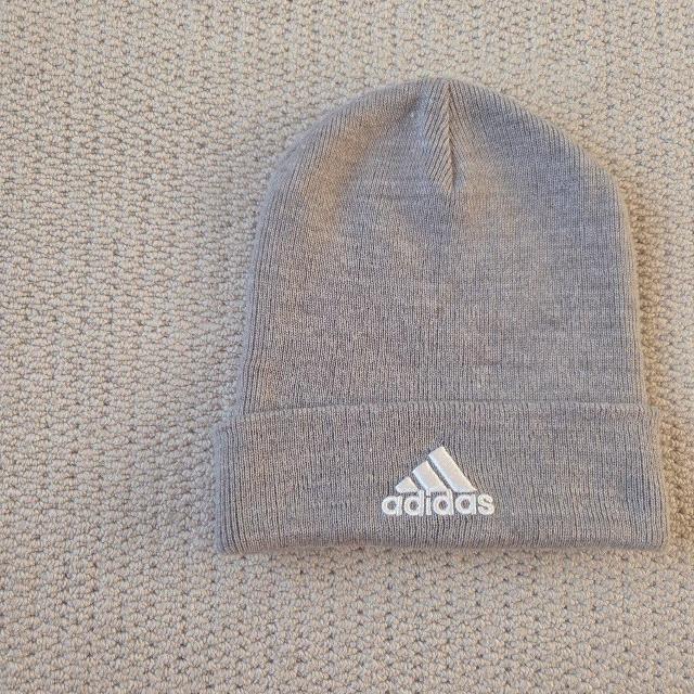 �yadidas�z �j�b�g�X ���C�g�O���[ 57-60cm �l�C ���j�Z�b�N�X �� �u�����h�� 