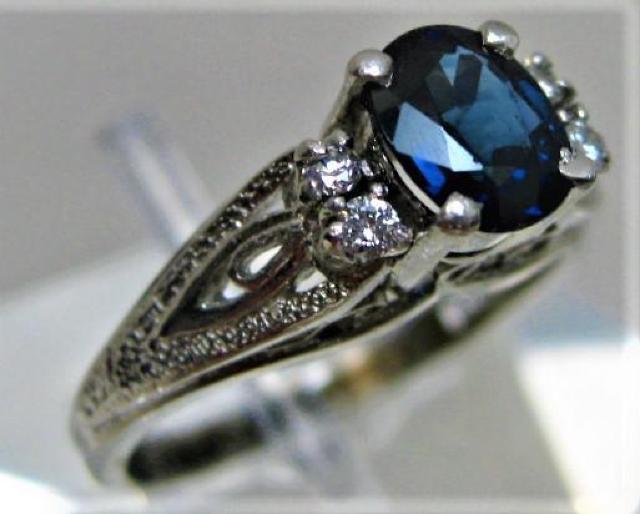 Pt900 プラチナ リング 指輪 サファイヤ ダイヤ4ヶ入0.08ct < 女性アクセサリー/時計  Pt900 プラチナ リング 指輪 サファイヤ ダイヤ4ヶ入0.08ct < 女性アクセサリー/時計の
