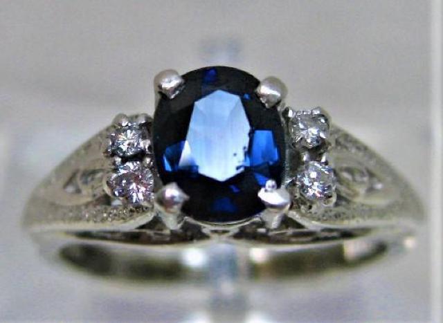 Pt900 プラチナ リング 指輪 サファイヤ ダイヤ4ヶ入0.08ct < 女性アクセサリー/時計  Pt900 プラチナ リング 指輪 サファイヤ ダイヤ4ヶ入0.08ct < 女性アクセサリー/時計の