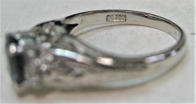 Pt900 プラチナ リング 指輪 サファイヤ ダイヤ4ヶ入0.08ct < 女性アクセサリー/時計  Pt900 プラチナ リング 指輪 サファイヤ ダイヤ4ヶ入0.08ct < 女性アクセサリー/時計の