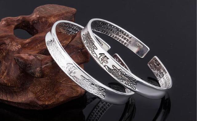 送料無料※高級感 彫刻 般若心経 厄除 蓮 フリーサイズ ブレスレット お守り 贈り物 男女兼用 シルバー 新品 < 女性アクセサリー/時計 送料無料※高級感 彫刻 般若心経 厄除 蓮 フリーサイズ ブレスレット お守り 贈り物 男女兼用 シルバー 新品 < 女性アクセサリー/時計の