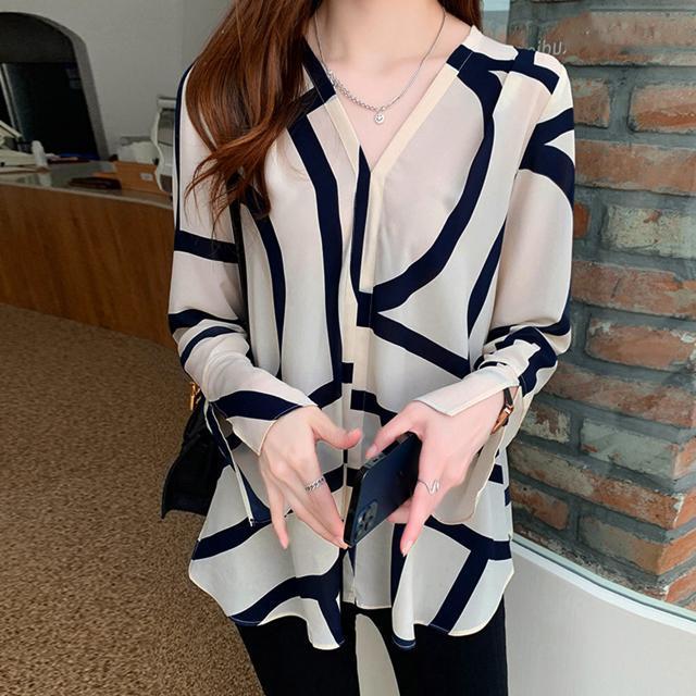 送料無料 新品 幾何学模様ブラウスレディースVネック長袖 < 女性ファッション 送料無料 新品 幾何学模様ブラウスレディースVネック長袖 < 女性ファッションの