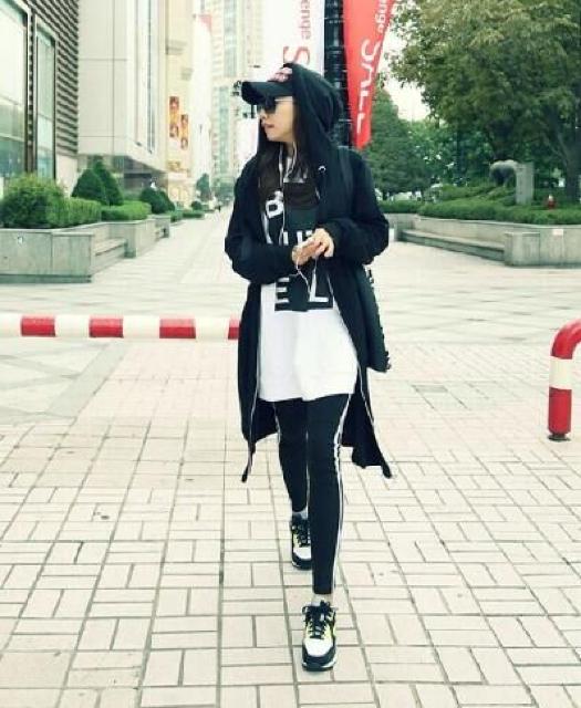 ★バックプリント裏起毛ロングパーカーBK < 女性ファッション  ★バックプリント裏起毛ロングパーカーBK < 女性ファッションの