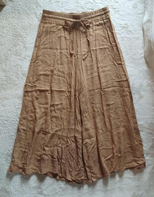 ★ベージュ天然素材風サラサラ快適レーヨン♪ヒラヒラ落ち感お洒落☆ウエストゴム楽チン♪薄手軽くて涼しい☆イージーロングワイドパンツ < 女性ファッション  ★ベージュ天然素材風サラサラ快適レーヨン♪ヒラヒラ落ち感お洒落☆ウエストゴム楽チン♪薄手軽くて涼しい☆イージーロングワイドパンツ  < 女性ファッションの