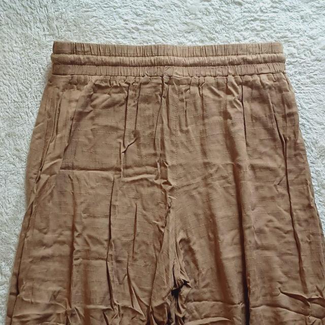 ★ベージュ天然素材風サラサラ快適レーヨン♪ヒラヒラ落ち感お洒落☆ウエストゴム楽チン♪薄手軽くて涼しい☆イージーロングワイドパンツ < 女性ファッション  ★ベージュ天然素材風サラサラ快適レーヨン♪ヒラヒラ落ち感お洒落☆ウエストゴム楽チン♪薄手軽くて涼しい☆イージーロングワイドパンツ < 女性ファッションの