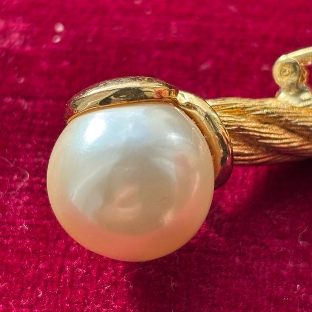 【美品】Christian Dior クリスチャンディーオル フェイクパール ブローチ Dior ゴールド アクセサリー < 女性アクセサリー/時計 【美品】Christian Dior クリスチャンディーオル フェイクパール ブローチ Dior ゴールド アクセサリー < 女性アクセサリー/時計の