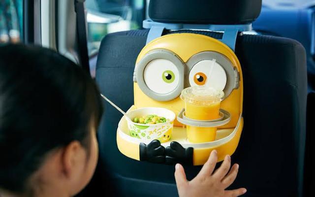 【マクドナルド】持ち運べる 食卓.車ヘッドレストに♪ミニオンズ フードトレイ < ホビー  【マクドナルド】持ち運べる 食卓.車ヘッドレストに♪ミニオンズ フードトレイ < ホビーの
