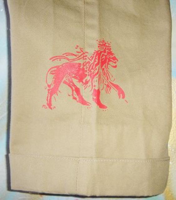 Jah Lion クロップド チノ パンツ レゲエ ライオン レア < 男性ファッション  Jah Lion クロップド チノ パンツ レゲエ ライオン レア < 男性ファッションの