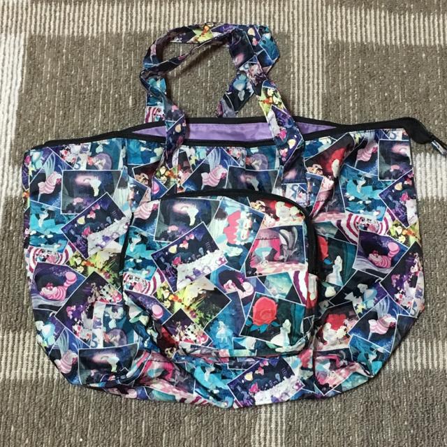 ディズニー・不思議の国のアリス柄折りたたみポケッタブルバッグ < 女性ファッション ディズニー・不思議の国のアリス柄折りたたみポケッタブルバッグ < 女性ファッションの