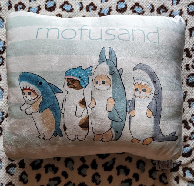 モフサンド スクエアクッション サメにゃんがいっぱい モフにゃん < アニメ/コミック/キャラクター モフサンド スクエアクッション サメにゃんがいっぱい モフにゃん < アニメ/コミック/キャラクターの