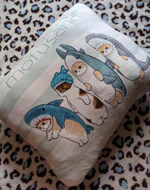 モフサンド スクエアクッション サメにゃんがいっぱい モフにゃん < アニメ/コミック/キャラクター モフサンド スクエアクッション サメにゃんがいっぱい モフにゃん < アニメ/コミック/キャラクターの