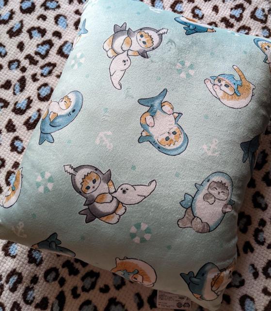 モフサンド スクエアクッション サメにゃんがいっぱい モフにゃん < アニメ/コミック/キャラクター モフサンド スクエアクッション サメにゃんがいっぱい モフにゃん < アニメ/コミック/キャラクターの