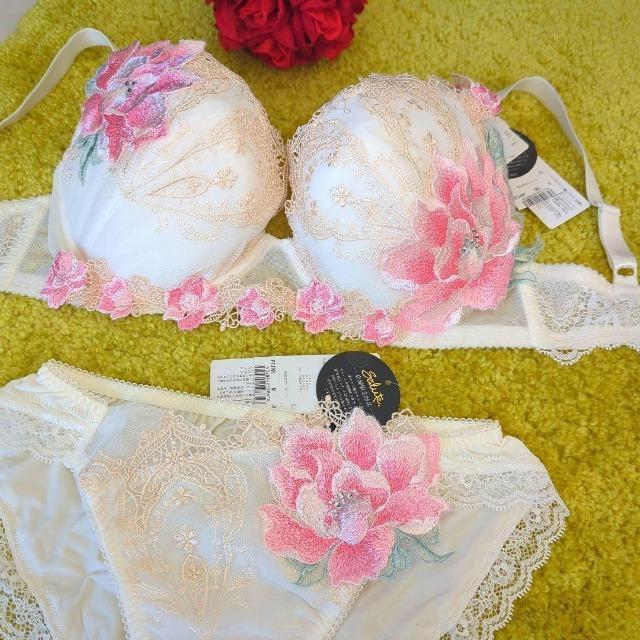 Wacoal/ワコール/salute/サルート/店舗限定/68G/夕陽の余韻/G65&ノーマルショーツM/2点セット/アイボリー < 女性ファッション Wacoal/ワコール/salute/サルート/店舗限定/68G/夕陽の余韻/G65&ノーマルショーツM/2点セット/アイボリー < 女性ファッションの