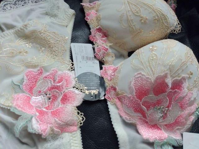 Wacoal/ワコール/salute/サルート/店舗限定/68G/夕陽の余韻/G65&ノーマルショーツM/2点セット/アイボリー < 女性ファッション Wacoal/ワコール/salute/サルート/店舗限定/68G/夕陽の余韻/G65&ノーマルショーツM/2点セット/アイボリー < 女性ファッションの