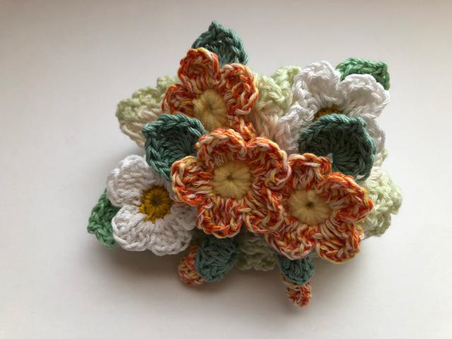 ハンドメイド ボリューム シュシュ 春♪春♪ 野の花いっぱい < 女性ファッション  ハンドメイド ボリューム シュシュ 春♪春♪ 野の花いっぱい  < 女性ファッションの