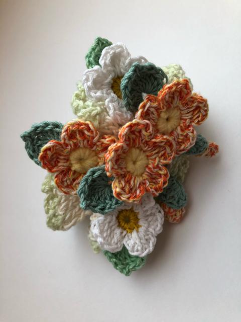 ハンドメイド ボリューム シュシュ 春♪春♪ 野の花いっぱい < 女性ファッション  ハンドメイド ボリューム シュシュ 春♪春♪ 野の花いっぱい < 女性ファッションの