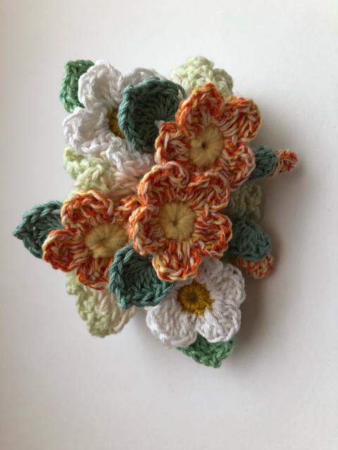 ハンドメイド ボリューム シュシュ 春♪春♪ 野の花いっぱい < 女性ファッション  ハンドメイド ボリューム シュシュ 春♪春♪ 野の花いっぱい < 女性ファッションの