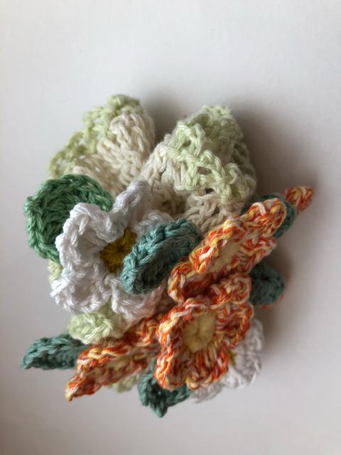 ハンドメイド ボリューム シュシュ 春♪春♪ 野の花いっぱい < 女性ファッション  ハンドメイド ボリューム シュシュ 春♪春♪ 野の花いっぱい < 女性ファッションの