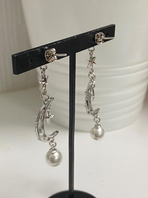 ハンドメイド 月のチャームを使用したピアス  < 女性ファッション  ハンドメイド 月のチャームを使用したピアス  < 女性ファッションの