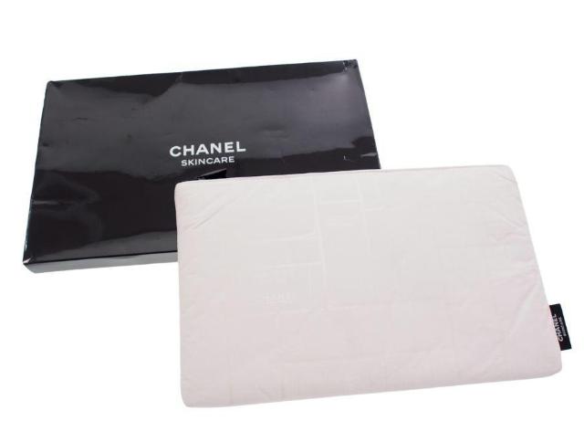 シャネル ノベルティ フラットコスメポーチ コスメボトル柄 ラソリューシオン10 サブリマージュ 元箱有り CHANEL【正規品】 < ブランド  シャネル ノベルティ フラットコスメポーチ コスメボトル柄 ラソリューシオン10 サブリマージュ 元箱有り CHANEL【正規品】 < ブランドの