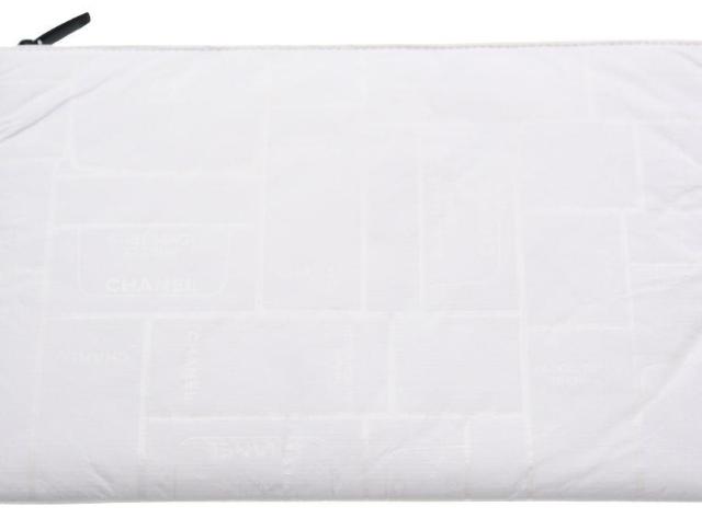 シャネル ノベルティ フラットコスメポーチ コスメボトル柄 ラソリューシオン10 サブリマージュ 元箱有り CHANEL【正規品】 < ブランド  シャネル ノベルティ フラットコスメポーチ コスメボトル柄 ラソリューシオン10 サブリマージュ 元箱有り CHANEL【正規品】 < ブランドの