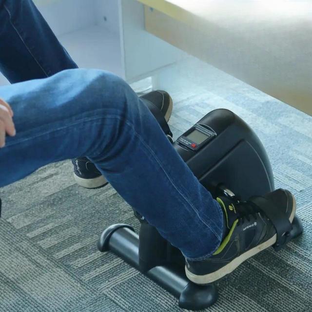 電動 ペダル運動器 簡単運動 ペダル漕ぎ 回数カウント 時間計測 滑り止め付き < ヘルス/ビューティー 電動 ペダル運動器 簡単運動 ペダル漕ぎ 回数カウント 時間計測 滑り止め付き < ヘルス/ビューティーの