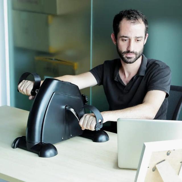 電動 ペダル運動器 簡単運動 ペダル漕ぎ 回数カウント 時間計測 滑り止め付き < ヘルス/ビューティー 電動 ペダル運動器 簡単運動 ペダル漕ぎ 回数カウント 時間計測 滑り止め付き < ヘルス/ビューティーの