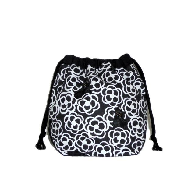 【底マチ幅が広い巾着】◆黒猫・白カメリア×黒地◆裏地あり巾着 < 女性ファッション 【底マチ幅が広い巾着】◆黒猫・白カメリア×黒地◆裏地あり巾着 < 女性ファッションの