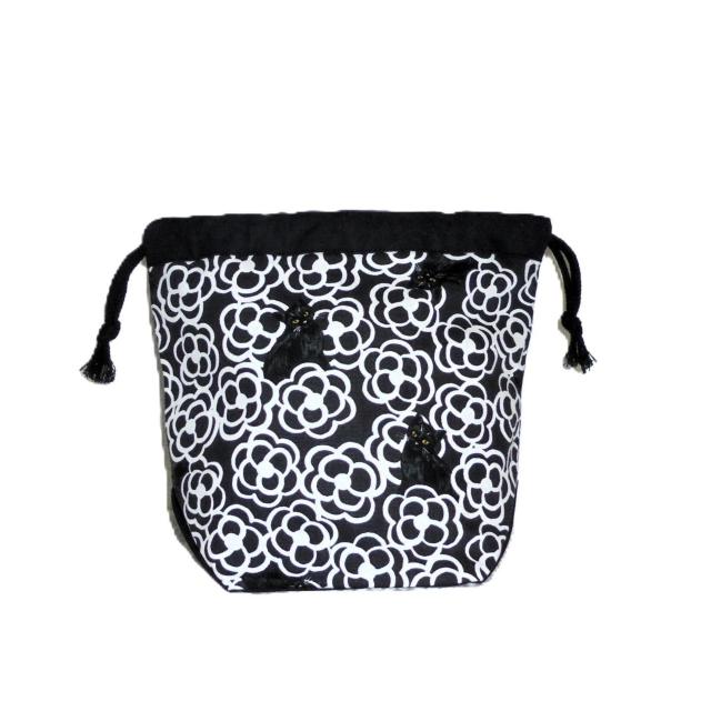 【底マチ幅が広い巾着】◆黒猫・白カメリア×黒地◆裏地あり巾着 < 女性ファッション 【底マチ幅が広い巾着】◆黒猫・白カメリア×黒地◆裏地あり巾着 < 女性ファッションの