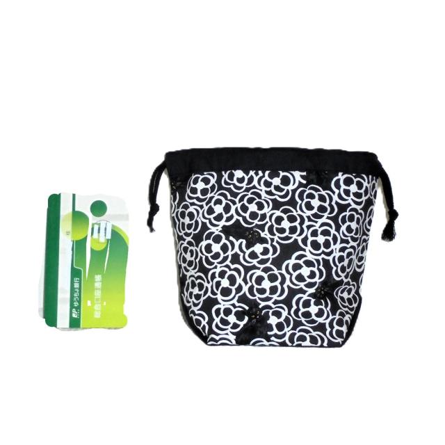 【底マチ幅が広い巾着】◆黒猫・白カメリア×黒地◆裏地あり巾着 < 女性ファッション 【底マチ幅が広い巾着】◆黒猫・白カメリア×黒地◆裏地あり巾着 < 女性ファッションの