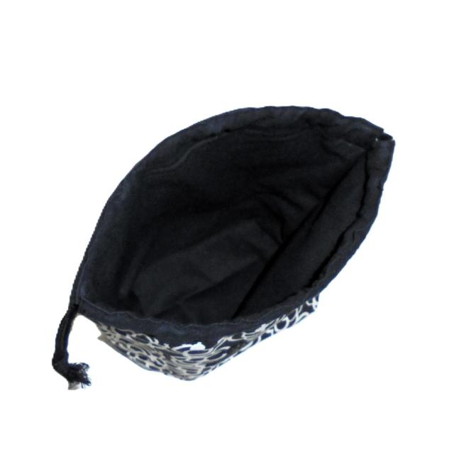 【底マチ幅が広い巾着】◆黒猫・白カメリア×黒地◆裏地あり巾着 < 女性ファッション 【底マチ幅が広い巾着】◆黒猫・白カメリア×黒地◆裏地あり巾着 < 女性ファッションの