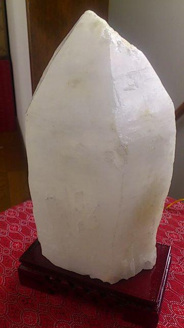 2キロ!カテドラルライブラリー水晶原石、台座付き!天然 < インテリア/ライフ  2キロ!カテドラルライブラリー水晶原石、台座付き!天然 < インテリア/ライフの
