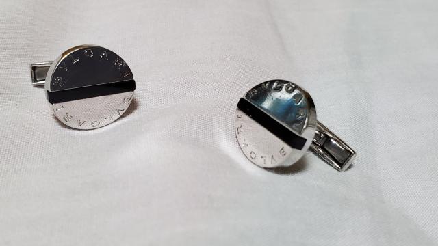 正規 レア ブルガリ ロゴ文字アイコン ラウンドドームカフス 黒 SV カフリンクス オーバル立体デザインボタン ビジネス○シャツ < ブランド  正規 レア ブルガリ ロゴ文字アイコン ラウンドドームカフス 黒 SV カフリンクス オーバル立体デザインボタン ビジネス○シャツ  < ブランドの