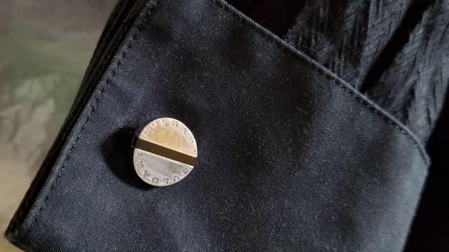 正規 レア ブルガリ ロゴ文字アイコン ラウンドドームカフス 黒 SV カフリンクス オーバル立体デザインボタン ビジネス○シャツ < ブランド  正規 レア ブルガリ ロゴ文字アイコン ラウンドドームカフス 黒 SV カフリンクス オーバル立体デザインボタン ビジネス○シャツ < ブランドの