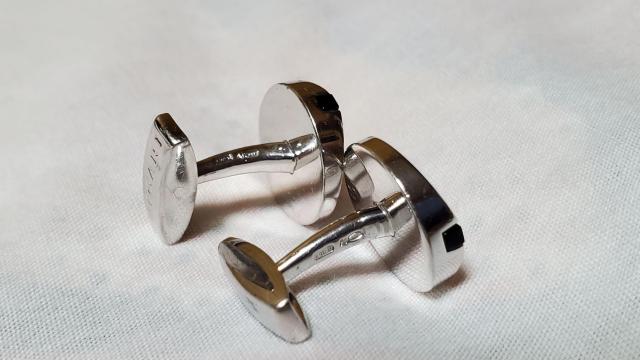 正規 レア ブルガリ ロゴ文字アイコン ラウンドドームカフス 黒 SV カフリンクス オーバル立体デザインボタン ビジネス○シャツ < ブランド  正規 レア ブルガリ ロゴ文字アイコン ラウンドドームカフス 黒 SV カフリンクス オーバル立体デザインボタン ビジネス○シャツ < ブランドの