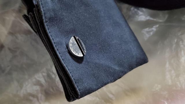 正規 レア ブルガリ ロゴ文字アイコン ラウンドドームカフス 黒 SV カフリンクス オーバル立体デザインボタン ビジネス○シャツ < ブランド  正規 レア ブルガリ ロゴ文字アイコン ラウンドドームカフス 黒 SV カフリンクス オーバル立体デザインボタン ビジネス○シャツ < ブランドの