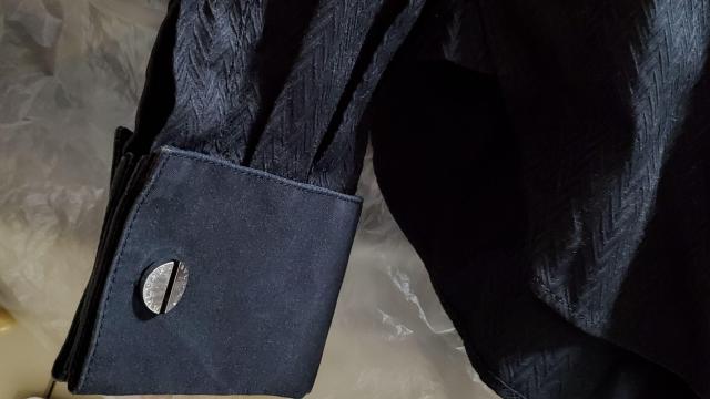 正規 レア ブルガリ ロゴ文字アイコン ラウンドドームカフス 黒 SV カフリンクス オーバル立体デザインボタン ビジネス○シャツ < ブランド  正規 レア ブルガリ ロゴ文字アイコン ラウンドドームカフス 黒 SV カフリンクス オーバル立体デザインボタン ビジネス○シャツ < ブランドの