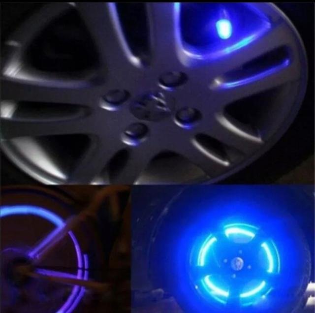 LED タイヤ バルブ ブルー 青 4個 セット ライトバルブキャップ < 自動車/バイク LED タイヤ バルブ ブルー 青 4個 セット ライトバルブキャップ < 自動車/バイク
