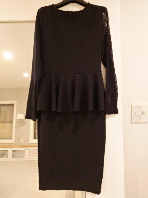 SHEIN  黒ミニワンピース 長袖レース Мサイズ < 女性ファッション  SHEIN  黒ミニワンピース 長袖レース Мサイズ  < 女性ファッションの