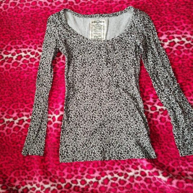 ギャル系ヒョウ柄セクシーTシャツ < 女性ファッション  ギャル系ヒョウ柄セクシーTシャツ  < 女性ファッションの