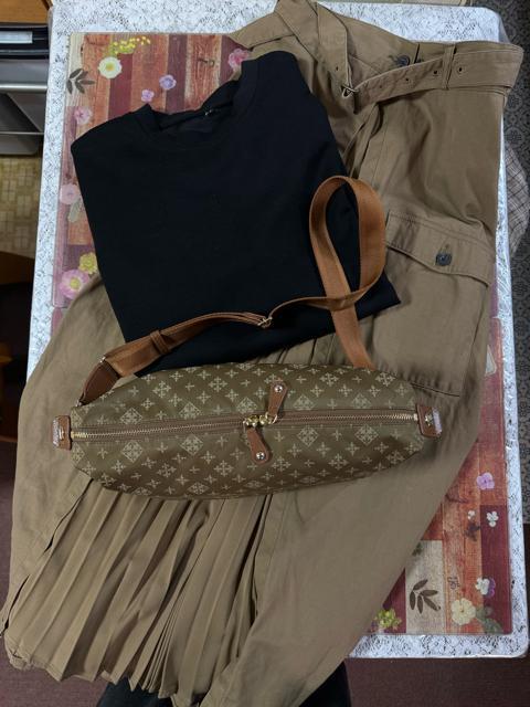 感謝を込めて★russetショルダーバック・トップス・2wayマキシ丈プリーツ★3点まとめ売り★1000円スタート < ブランド 感謝を込めて★russetショルダーバック・トップス・2wayマキシ丈プリーツ★3点まとめ売り★1000円スタート < ブランドの