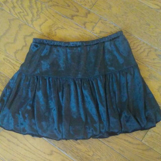 emu ブラック ミニスカート 美品 バルーン 総丈34 < ブランド emu ブラック ミニスカート 美品 バルーン 総丈34 < ブランドの