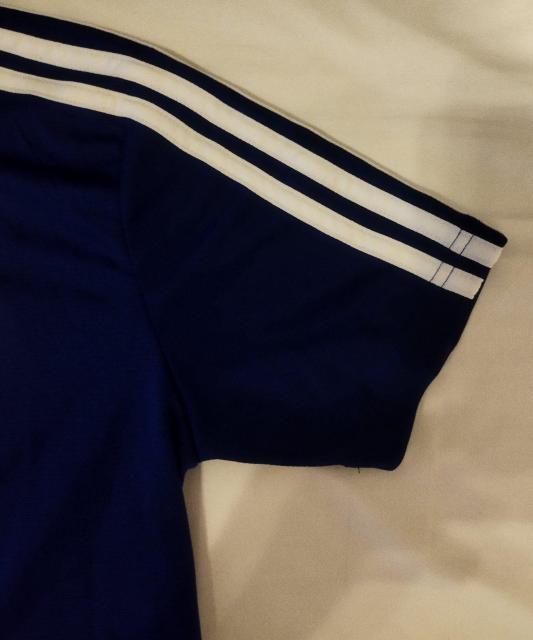 adidas サッカー ワールドカップ 日本代表 ユニフォームデザインTシャツ < 女性ファッション  adidas サッカー ワールドカップ 日本代表 ユニフォームデザインTシャツ < 女性ファッションの