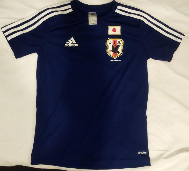 adidas サッカー ワールドカップ 日本代表 ユニフォームデザインTシャツ < 女性ファッション  adidas サッカー ワールドカップ 日本代表 ユニフォームデザインTシャツ < 女性ファッションの