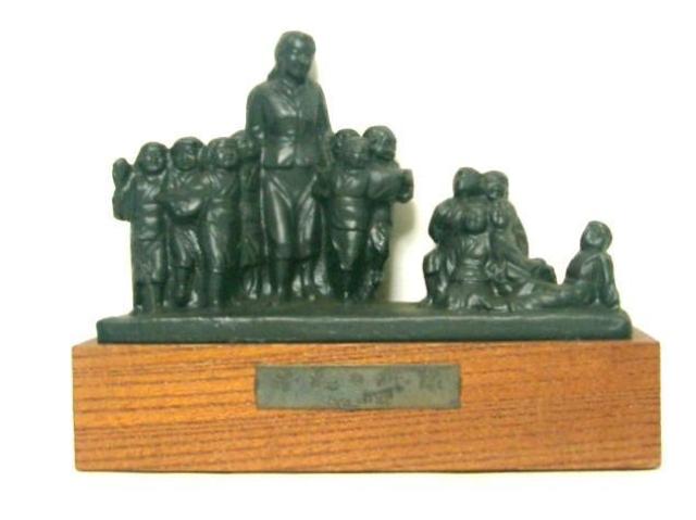 ◎平和の群像<二十四の瞳置物> < ホビー ◎平和の群像<二十四の瞳置物> < ホビーの